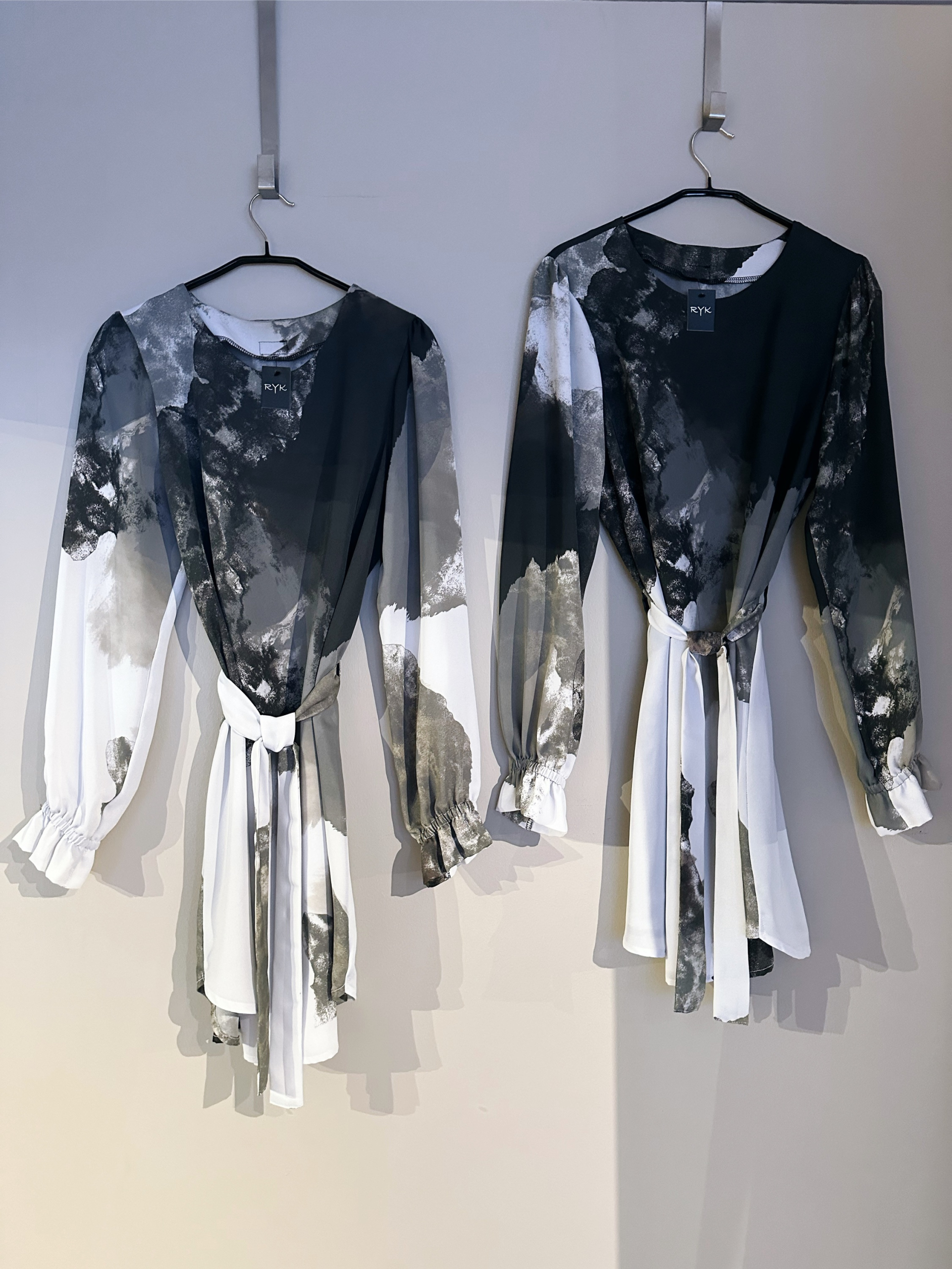 Fjóla skyrtukjóll Hvítur/Grár