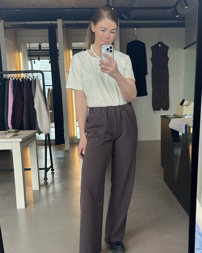 Bella buxur beinar Brúnar