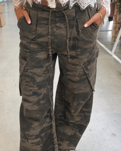 CONTINUE Cassie camouflage pants